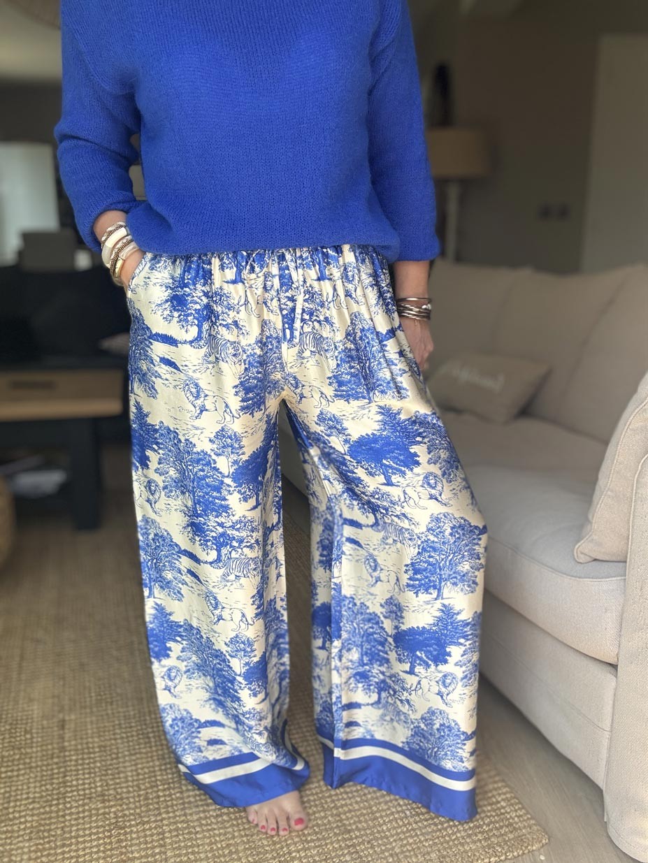 PANTALON FLUIDE LEGER TOILE JOUY BLEU ELECTRIQUE MOTIFS PANTALON FLUIDE LEGER TOILE JOUY BLEU ELECTRIQUE MOTIFS