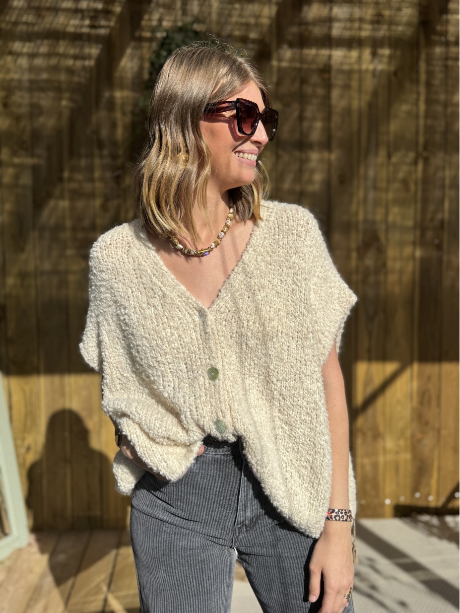 gilet bouclette sans manches beige. gilet bouclette sans manches beige.