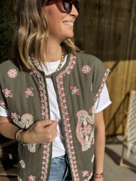 VESTE SANS MANCHES MATELASSEE INDIA KAKI BRODERIE VESTE SANS MANCHES MATELASSEE INDIA KAKI BRODERIE