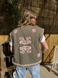 VESTE SANS MANCHES MATELASSEE INDIA KAKI BRODERIE VESTE SANS MANCHES MATELASSEE INDIA KAKI BRODERIE