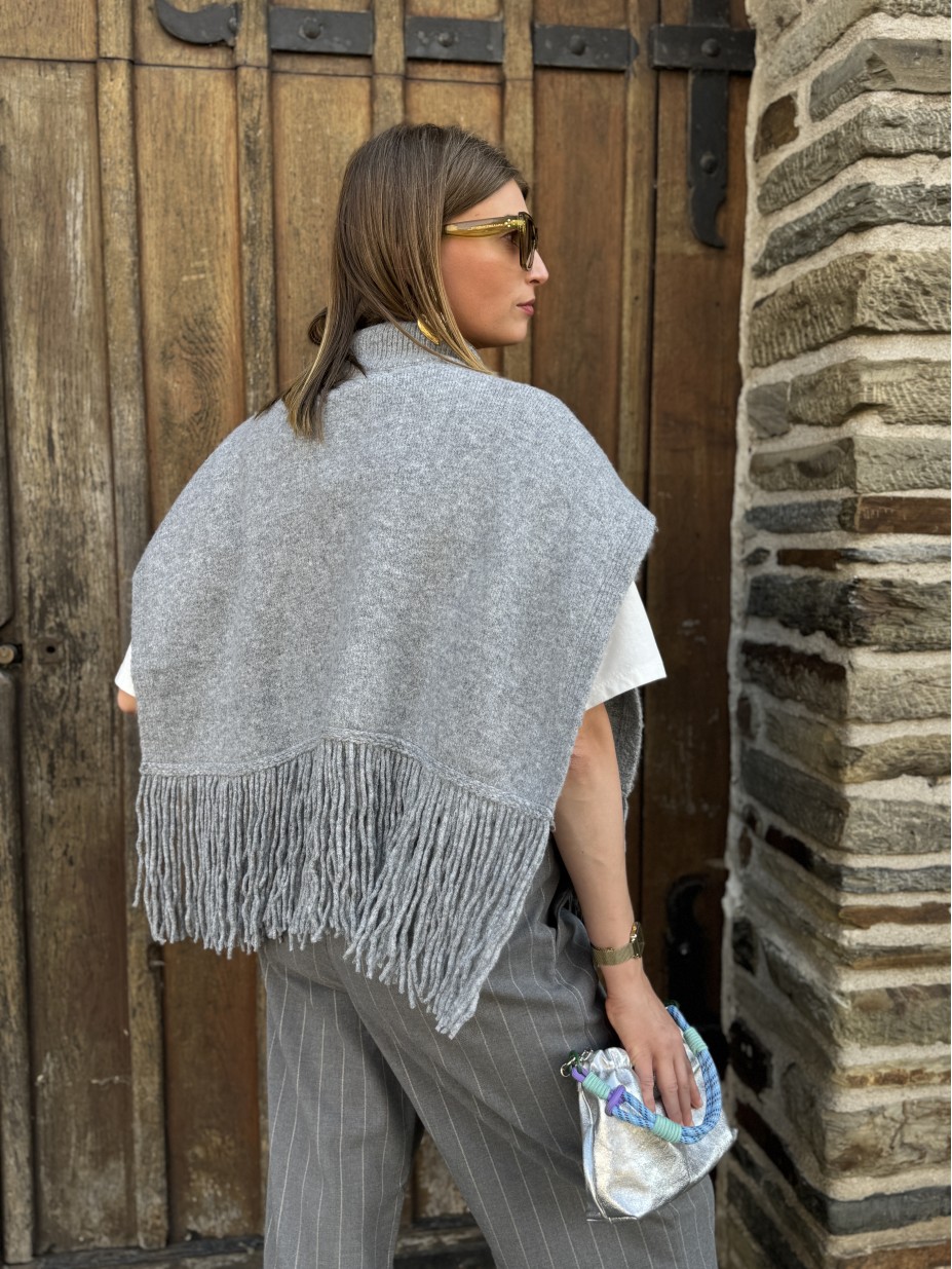 PONCHO JULES PONCHO JULES