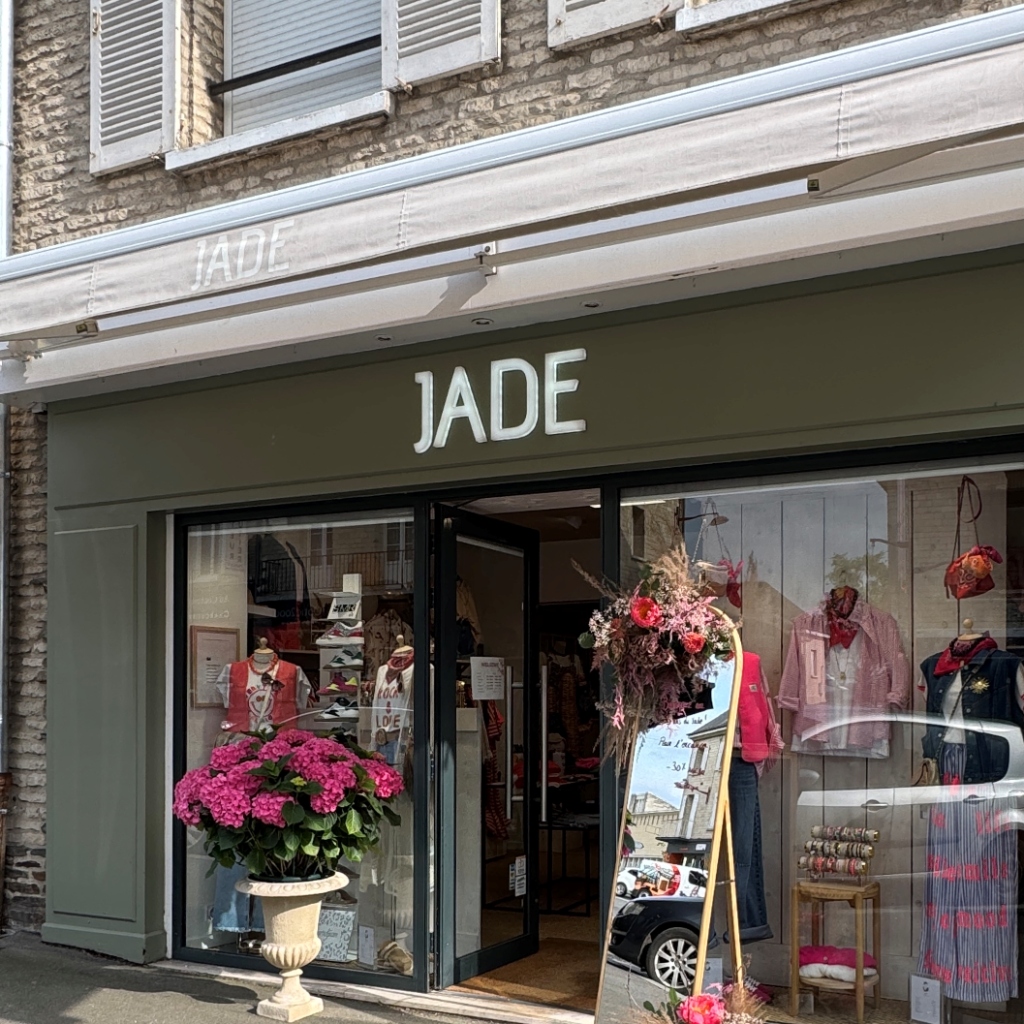 La devanture de la boutique Jade Les Jolies Pépites au 24 Rue Pasteur à Villers-Bocage